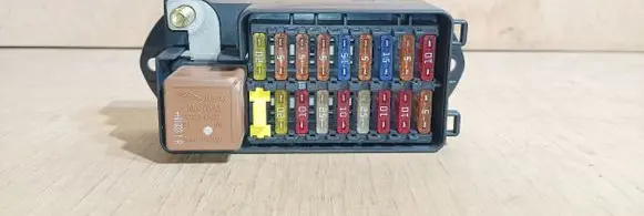 Jaguar XJ X308 Fuse module LNC2800BC 2800BC 518205000