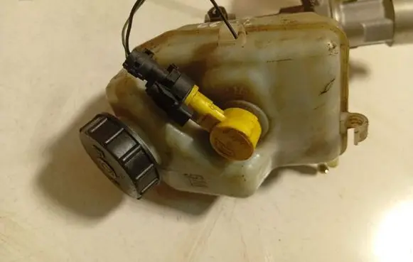 Opel Insignia A Brake fluid reservoir 03350890231