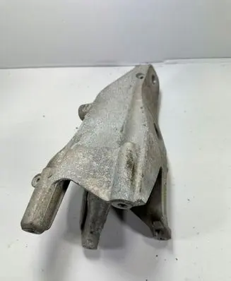 Volkswagen Transporter - Caravelle T6 Engine mount bracket