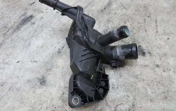 Renault Clio IV Thermostat housing GMAUTO4574097
