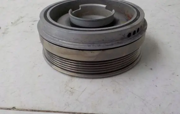 BMW 2 F45 Crankshaft pulley 8638613