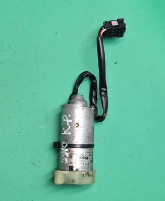 Mercedes-Benz E W210 Seat adjustment motor 0130002567 1154001