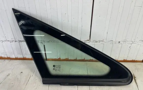 Opel Zafira B Front triangle window/glass 13123921