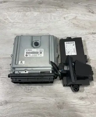 BMW 3 E90 E91 Engine ECU kit and lock set 8510221 9226238
