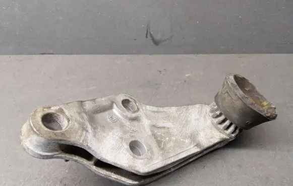 Audi A8 S8 D3 4E Engine mounting bracket 4E0199603N