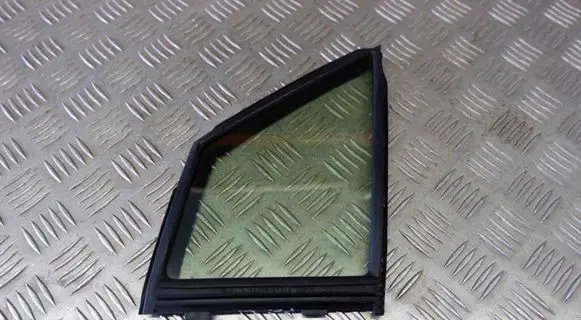Toyota Prius (XW50) Front door vent window glass four-door 6812647010 6821647010