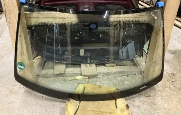 Volkswagen Tiguan Front windscreen/windshield window 