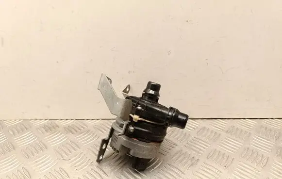 Mercedes-Benz EQA Water pump A0005003901