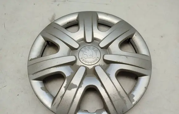 Skoda Fabia Mk2 (5J) R15 wheel hub/cap/trim 5J0601147
