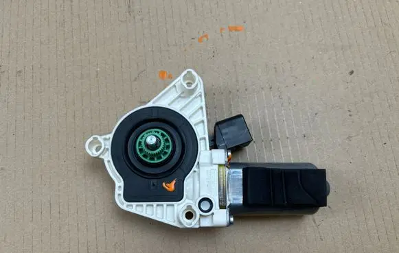 Mercedes-Benz CLA C117 X117 W117 Rear door window regulator motor 0536010603