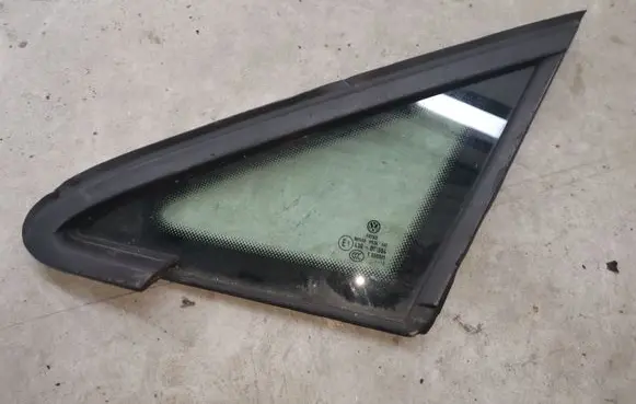 Volkswagen Golf VII Front triangle window/glass 5G0845411