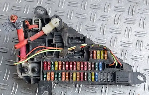 BMW 5 E60 E61 Fuse box set 9138830 518956057 690661901
