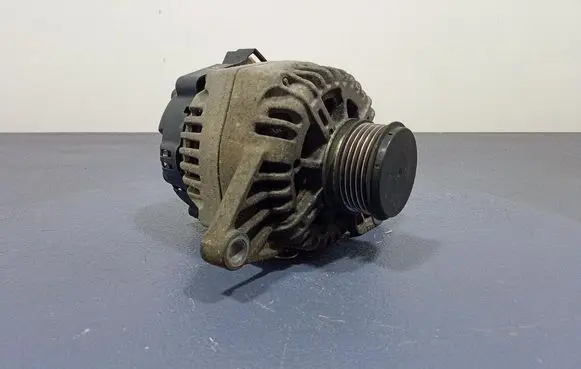 Hyundai i10 Generator/alternator 373002A010