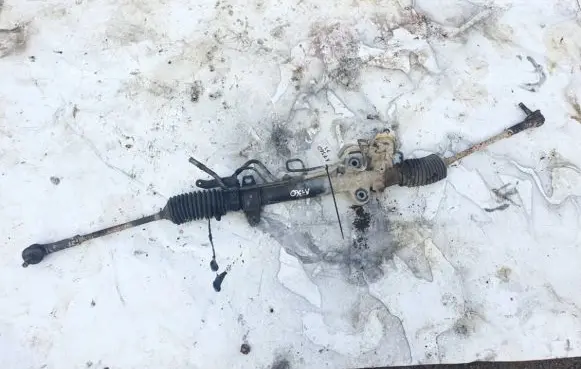 Mazda 323 F Steering rack 8901582 p-tbj3d