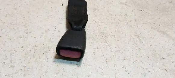 Middle seatbelt buckle (rear)