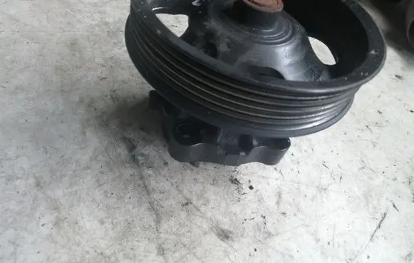 Opel Meriva B Water pump 46819138
