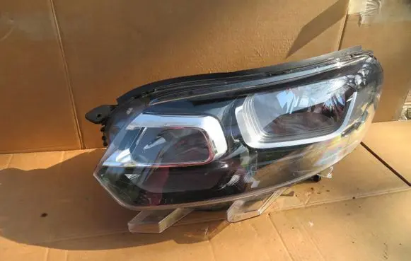 Opel Zafira C Headlight/headlamp 9808567780-00