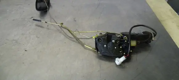 Suzuki Grand Vitara I Front door lock