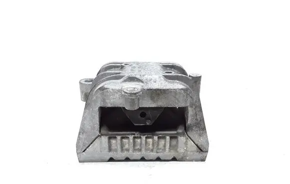 Volkswagen PASSAT B6 Engine mount bracket 1K0199262M