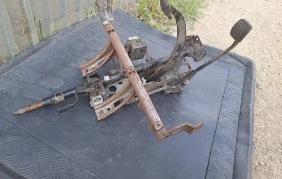 Suzuki Vitara (ET/TA) Brake pedal