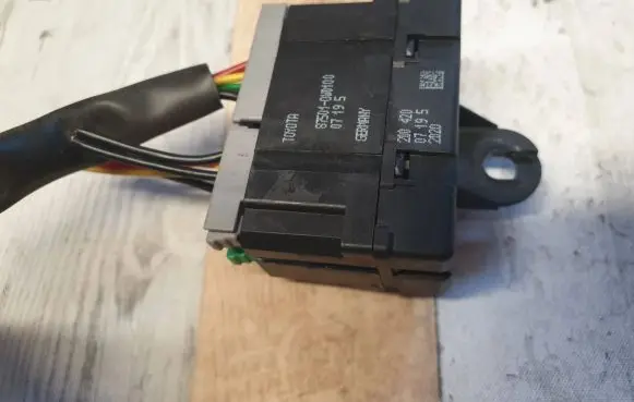 Toyota Avensis T250 Seat heating relay 875010W0100 07195 200420