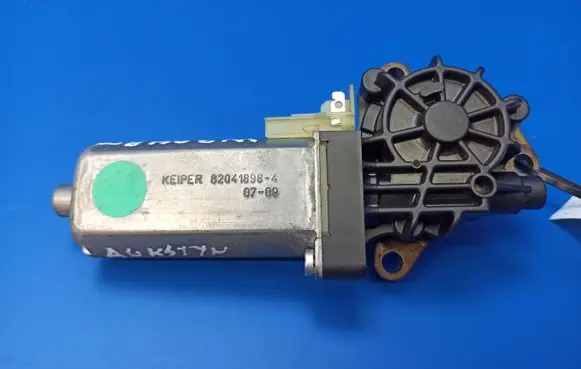 Mercedes-Benz C W204 Seat adjustment motor 0390203002 820418984