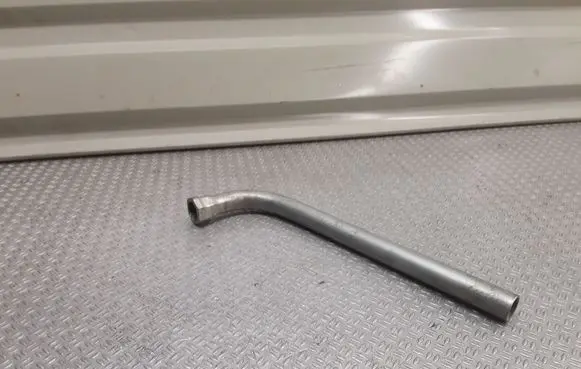 Volkswagen PASSAT B6 Wheel nut wrench 