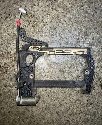 BMW 5 E39 Front door exterior handle/bracket 51218236644