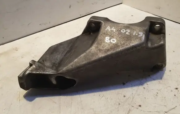 Audi A4 S4 B6 8E 8H Engine mounting bracket 8E0199307A