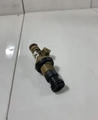 Volvo V70 Fuel injector 9125821