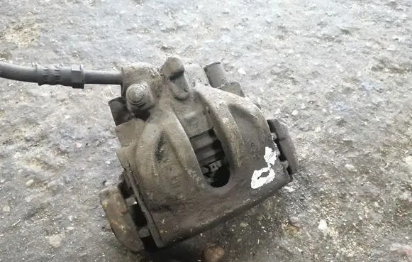 Mercedes-Benz Sprinter W901 W902 W903 W904 Rear brake caliper