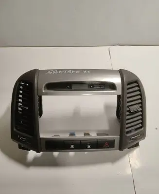 Hyundai Santa Fe Radio/GPS head unit trim 945302B000 1066 1109