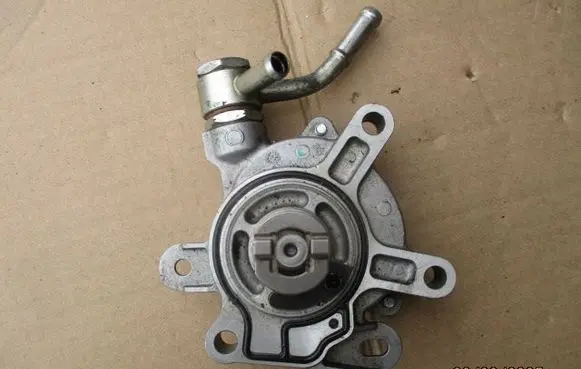 Mazda 6 Vacuum pump R2AA18G00K2102