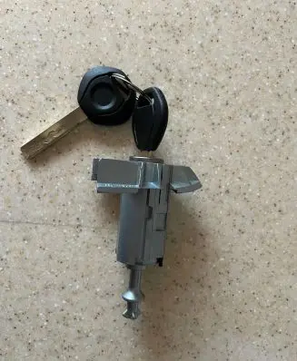 BMW X5 E53 Front door lock (next to the handle) 15284200