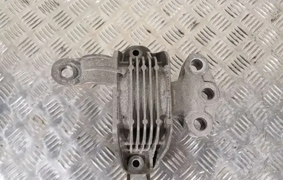 Opel Zafira C Engine mount bracket 13347453