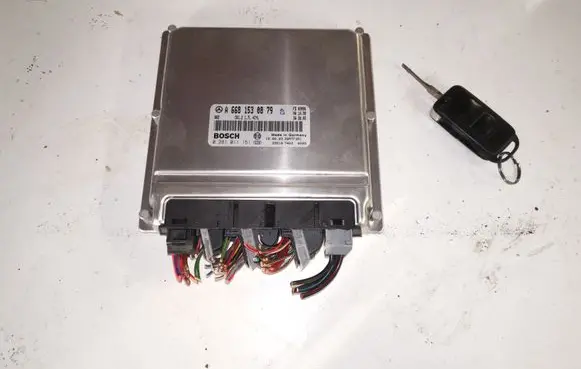 Mercedes-Benz A W168 Engine ECU kit and lock set A6681530879 0281011151
