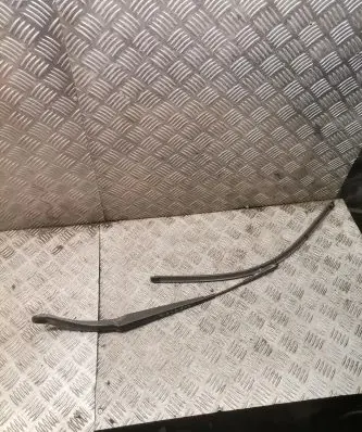 Mercedes-Benz CLA C117 X117 W117 Windshield/front glass wiper blade a1768200044