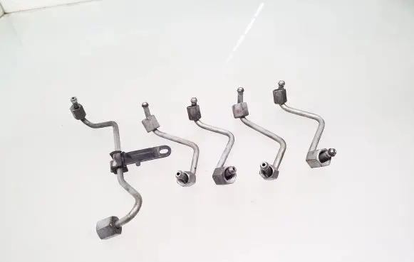 Fuel injector supply line/pipe