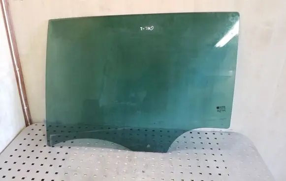 Opel Zafira C Rear door window glass