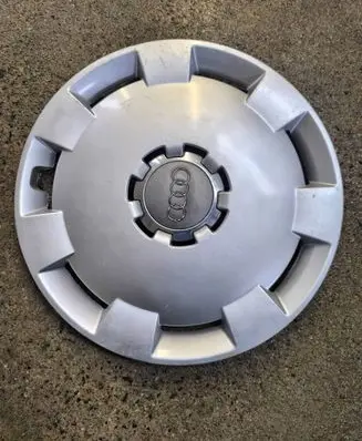 Audi A6 S6 C5 4B R16 wheel hub/cap/trim 8P0601147A