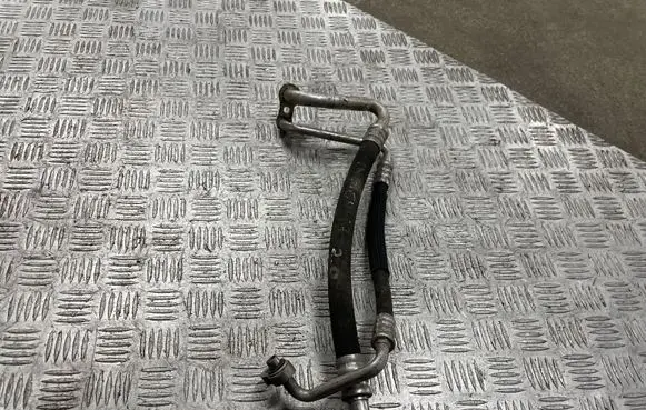 Opel Insignia A Air conditioning (A/C) pipe/hose 13220107