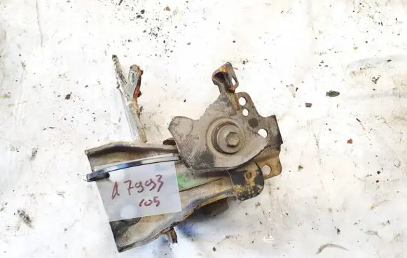 Toyota Avensis T250 Engine mount bracket