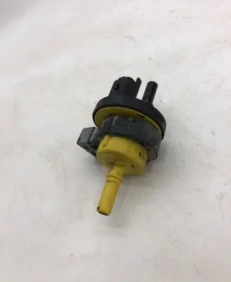 Nissan Qashqai J12 Vacuum valve V29122964