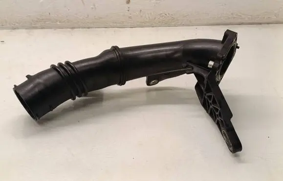 Volvo V40 Intercooler hose/pipe AV6Q9351