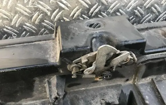 Citroen C8 Engine bonnet/hood lock/catch