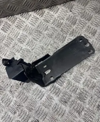 BMW X1 E84 Radiator mount bracket 7117811 23781010 H260BDZ