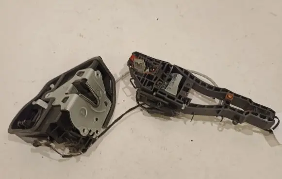 BMW X5 E70 Front door lock 7202146