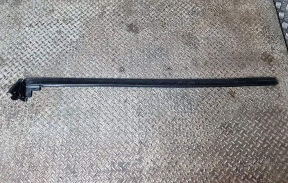 Dodge Challenger Rubber seal front coupe door window 04575884