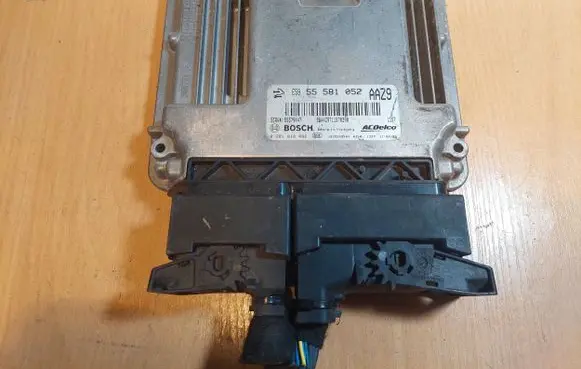 Opel Astra J Engine control unit/module ECU 0281018082 55581052 55579447