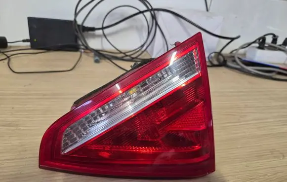 Audi A5 8T 8F Tailgate rear/tail lights 8T0945094 AU484